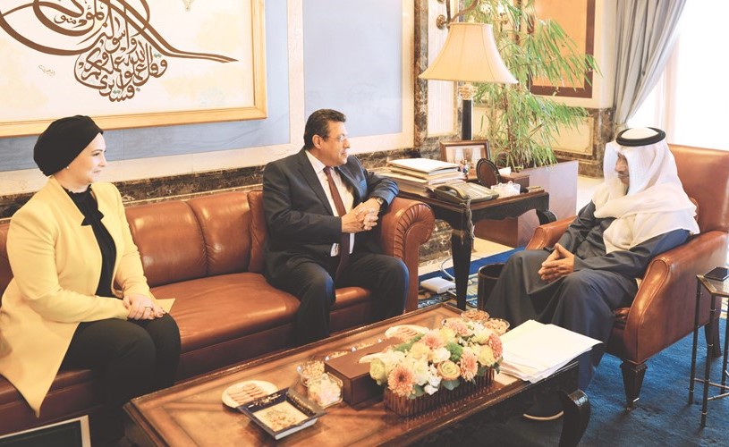 سمو الشيخ جابر المبارك مستقبلا السفير المصري طارق القوني ﻿