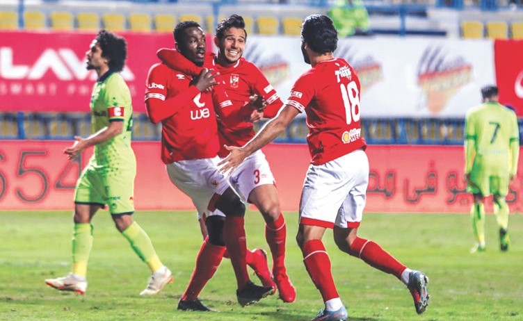 الأهلي يمتع ويقسو على بتروجيت برباعية