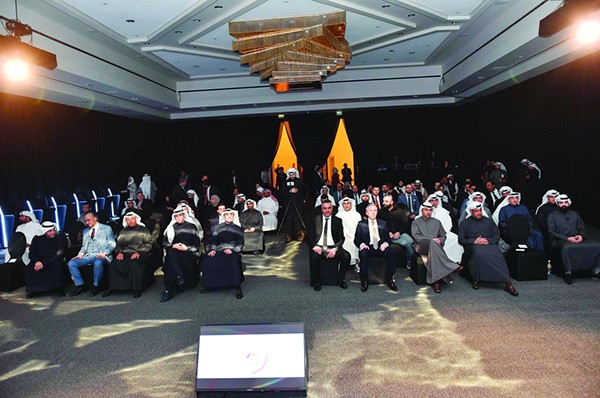حضور كثيف لعملاء ولموظفي البنك