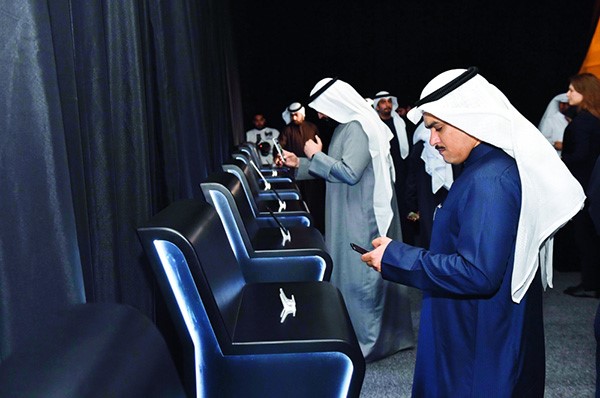  عملاء بوبيان يقومون بتجربة تطبيق الهواتف الذكية