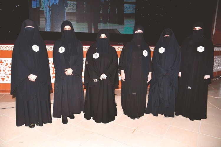 المعلمات القائمات على المشروع﻿