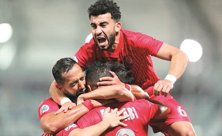 فرحة لاعبي الدحيل بالفوز على الاستقلال ﻿