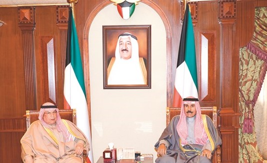 سمو ولي العهد الشيخ نواف الأحمد خلال استقباله الشيخ خالد الجراح ﻿