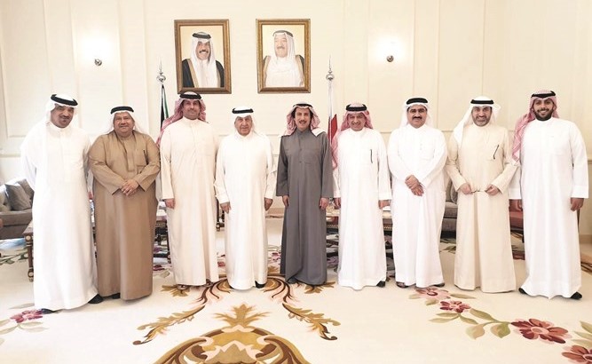 السفير الشيخ عزام الصباح وأعضاء مجلس إدارة جمعية رجال الأعمال البحرينية﻿