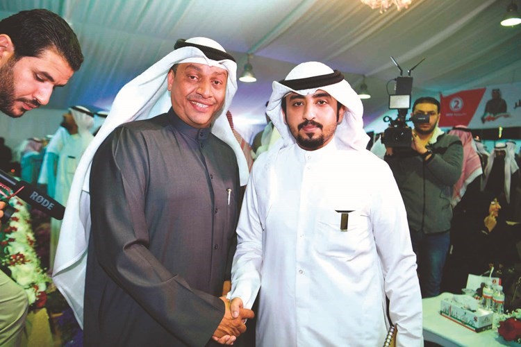 د.حمد المطر مع الزميل عبدالعزيز المطيري﻿