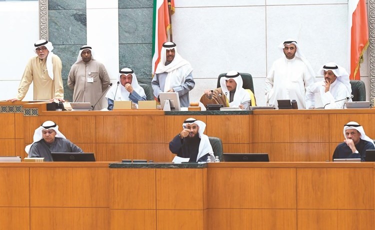 رئيس مجلس الامة مرزوق الغانم ونائبه عيسى الكندري وماجد المطيري ومحمد الدلال وحمد الهرشاني وصلاح خورشيد وتبدو الامانة العامة﻿