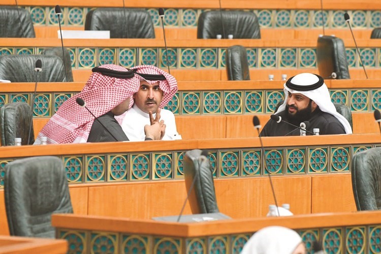عبدالله فهاد وفراج العربيد ومبارك الحجرف﻿