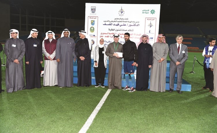 تكريم الفرق الفائزة بحضور ممثلي البنك والهيئة العامة للتعليم التطبيقي والتدريب﻿