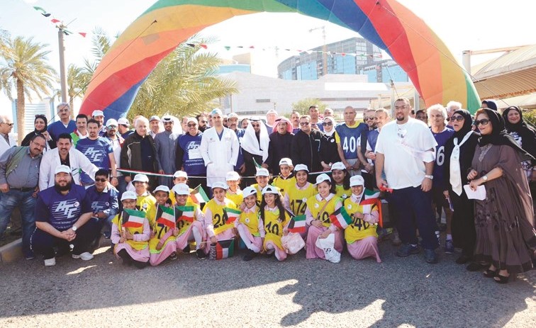 د. مصطفى رضا مع الحضور من الطلاب الواكاثون﻿