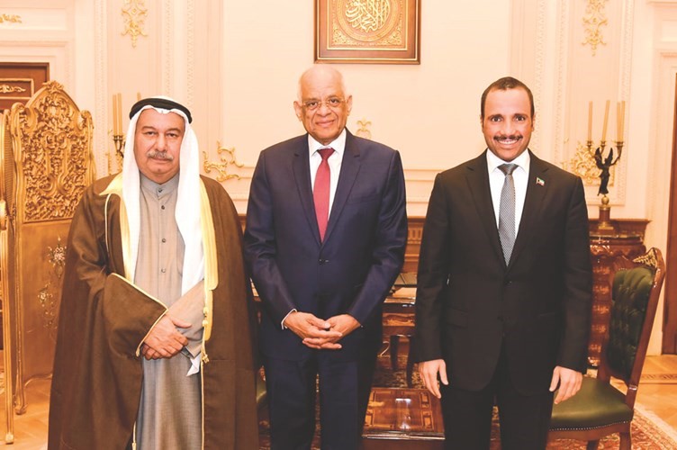 رئيس مجلس الأمة مرزوق الغانم ونظيره المصري د. علي عبدالعال وسفيرنا لدى القاهرة محمد الذويخ﻿