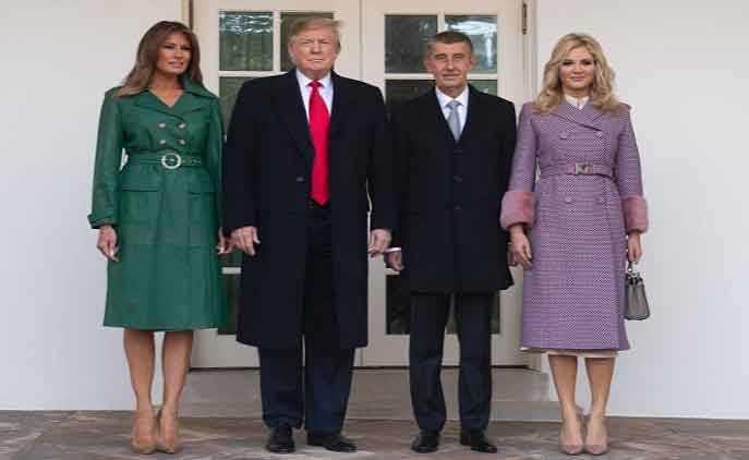 بالفيديو.. ترامب ينسى ميلانيا ويحرجها أمام مونيكا!