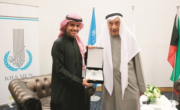 تكريم عبدالله بشارة على هامش الاحتفال﻿