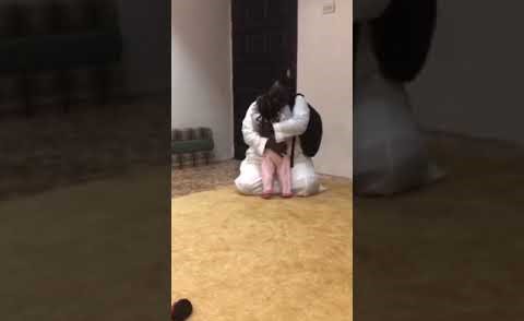 بالفيديو.. مؤثر للحظة استقبال طفلة لوالدها بعد عودته من الحد الجنوبي.. والأخير يعلق