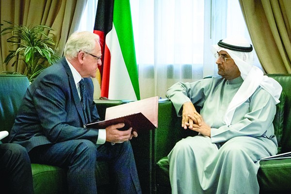 الحجرف في لقاء مع السفير السلوڤاكي