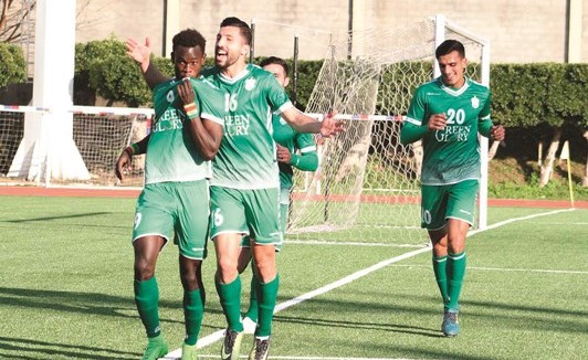  مهاجم الأنصار الحاج مالك يحتفل بتسجيله بمرمى الإخاء﻿