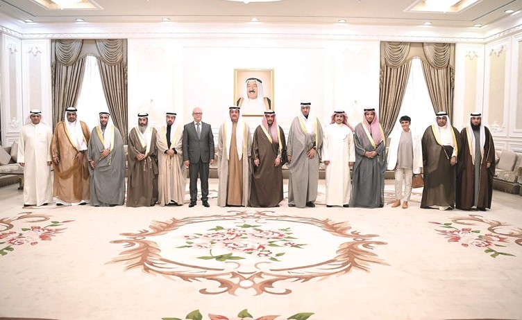 رئيس مجلس الأمة مرزوق الغانم متوسطا نائبه عيسى الكندري والحميدي السبيعي وصفاء الهاشم ود. عودة الرويعي وناصر الدوسري ود. فهد العفاسي وعلي الدقباسي ونايف المرداس ومحمد الدلال وراكان النصف ويبدو علام الكندري وعادل اللوغاني والسفير المغربي ﻿