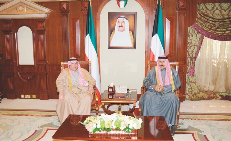 سمو ولي العهد الشيخ نواف الأحمد خلال استقباله الشيخ خالد الجراح ﻿
