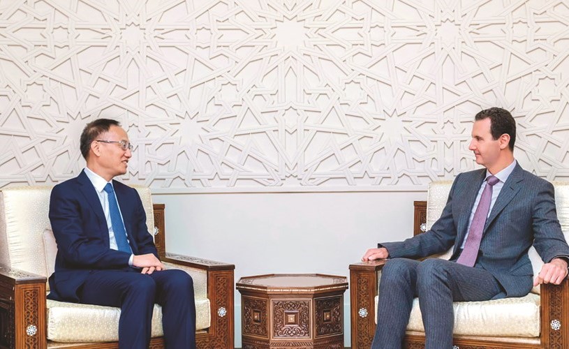 الرئيس بشار الاسد ملتقيا مساعد وزير الخارجية الصيني شن شياودونغ	(أ.ف.پ)﻿