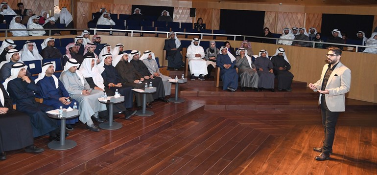 المبارك: على الشباب إطلاق طاقاتهم ومستعدون للاستماع إلى أفكارهم