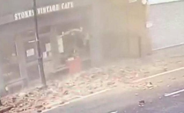 بالفيديو.. محظوظ ينجو من ميتة بشعة بأعجوبة