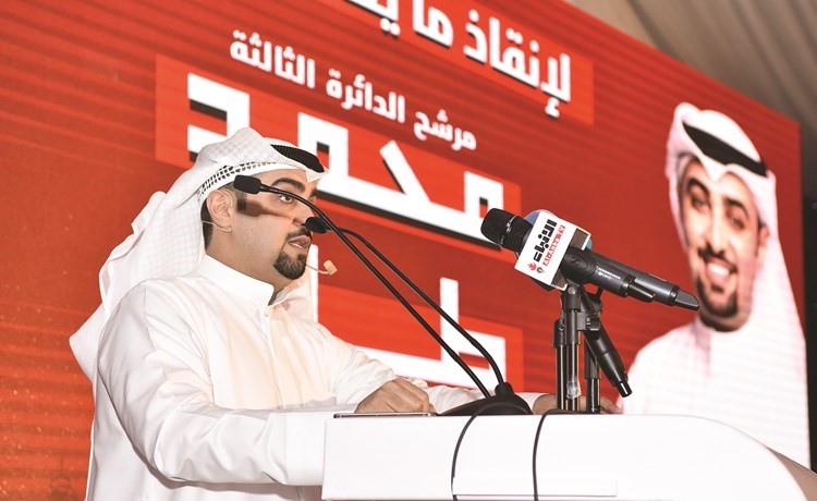 مرشح الدائرة الثالثة محمد طلال السعيد مخاطبا الحضور	(ريليش كومار)﻿