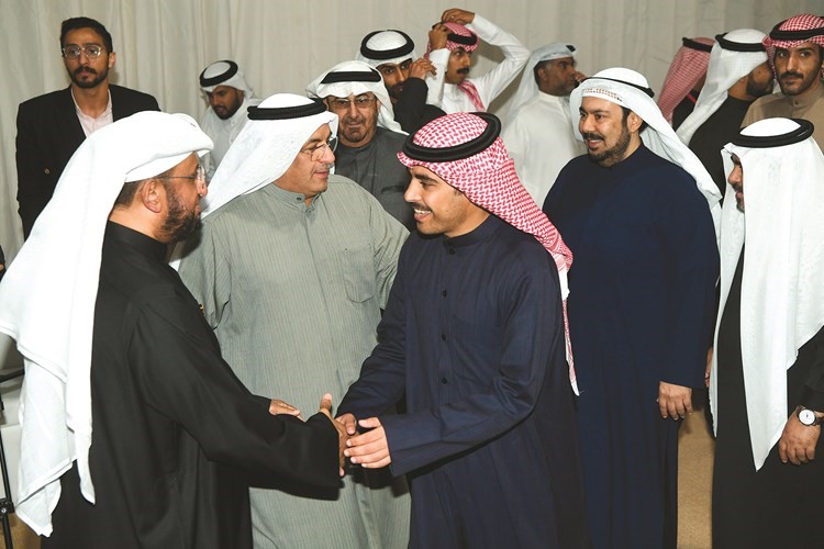 عمار العجمي مستقبلا الحضور﻿