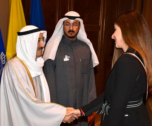 الأمير مستقبلاً الخراز والحائزين على جائزة وشاح الكويت للبصمة الإنسانية: جسدتم الركائز الأصيلة التي جبل عليها أهل الكويت