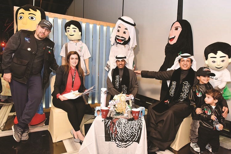 المذيعان فهد السلامة وسعود الحسيني ومدير الإنتاج فلاح مطر من تلفزيون سكوب مع الزميلة فيروز فخرالدين﻿