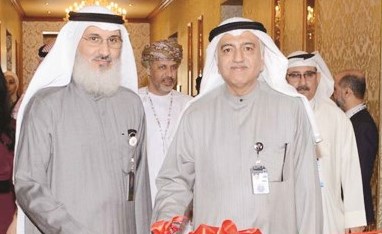 هاشم هاشم ووليد البدر خلال افتتاح المعرض﻿