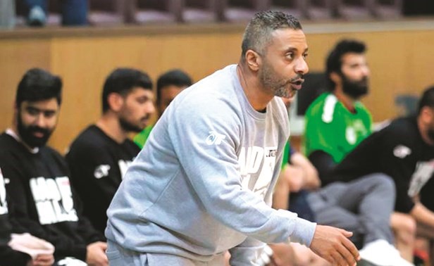  مساعد مدرب العربي امجد مقبل ﻿
