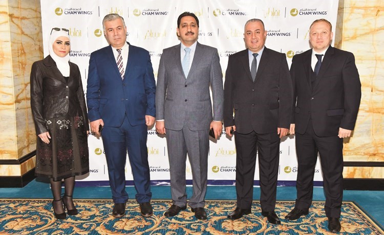 إداريو أجنحة الشام ومالك خلال الحفل﻿