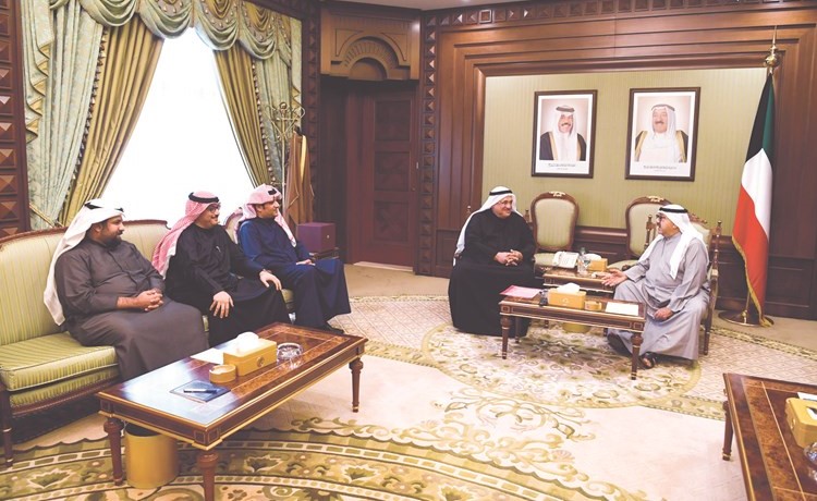 الشيخ ناصر صباح الأحمد مستقبلا د.أحمد الديين ود.فواز فرحان ﻿﻿ود.حمد الأنصاري والمحامي فهد الشطي﻿