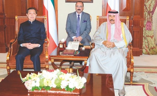 سمو ولي العهد الشيخ نواف الأحمد مستقبلا سفير الصين لدى الكويت﻿