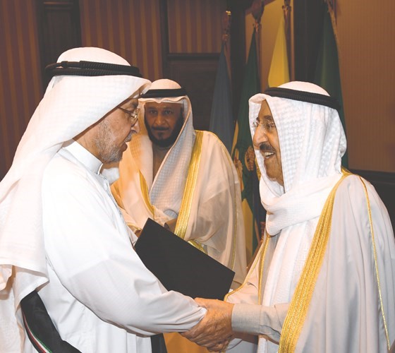 بالفيديو.. الأمير التقى ممثلي جمعية ملتقى الكويت الخيري والحائزين جائزة وشاح الكويت للبصمة الإنسانية: «تموا على هالنشاط.. عملكم هذا ربكم ما ينساه واحنا ما ننساه»