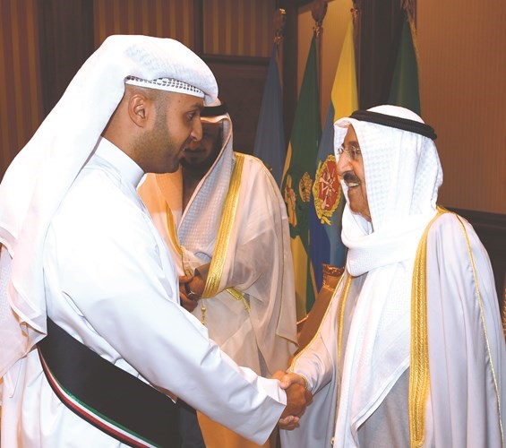بالفيديو.. الأمير التقى ممثلي جمعية ملتقى الكويت الخيري والحائزين جائزة وشاح الكويت للبصمة الإنسانية: «تموا على هالنشاط.. عملكم هذا ربكم ما ينساه واحنا ما ننساه»