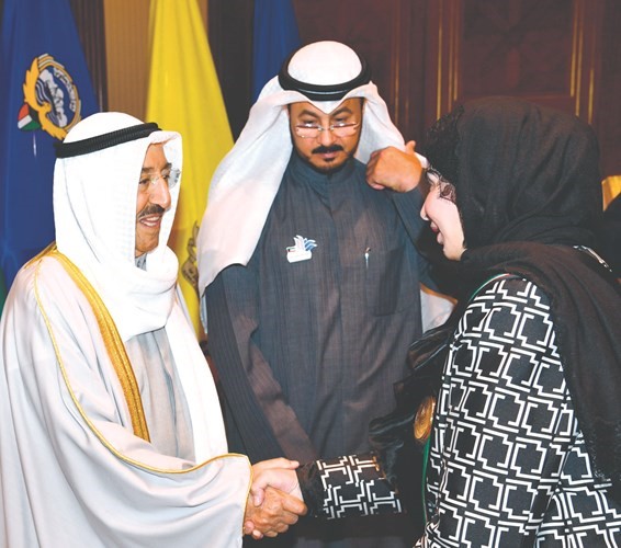 بالفيديو.. الأمير التقى ممثلي جمعية ملتقى الكويت الخيري والحائزين جائزة وشاح الكويت للبصمة الإنسانية: «تموا على هالنشاط.. عملكم هذا ربكم ما ينساه واحنا ما ننساه»
