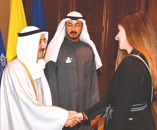 بالفيديو.. الأمير التقى ممثلي جمعية ملتقى الكويت الخيري والحائزين جائزة وشاح الكويت للبصمة الإنسانية: «تموا على هالنشاط.. عملكم هذا ربكم ما ينساه واحنا ما ننساه»