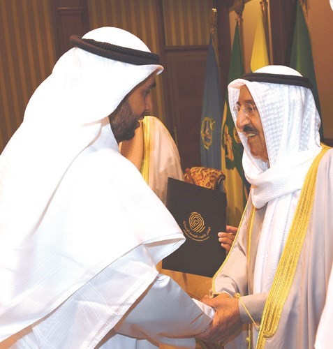 بالفيديو.. الأمير التقى ممثلي جمعية ملتقى الكويت الخيري والحائزين جائزة وشاح الكويت للبصمة الإنسانية: «تموا على هالنشاط.. عملكم هذا ربكم ما ينساه واحنا ما ننساه»