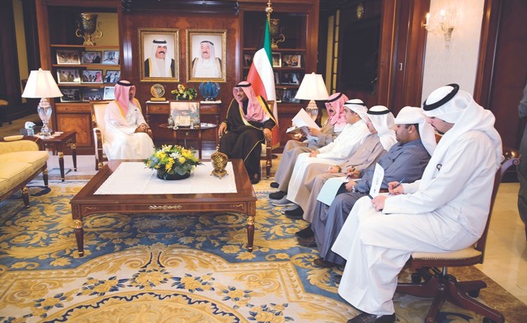 الشيخ صباح الخالد مستقبلا سفير قطر لدى الكويت بندر العطية ﻿