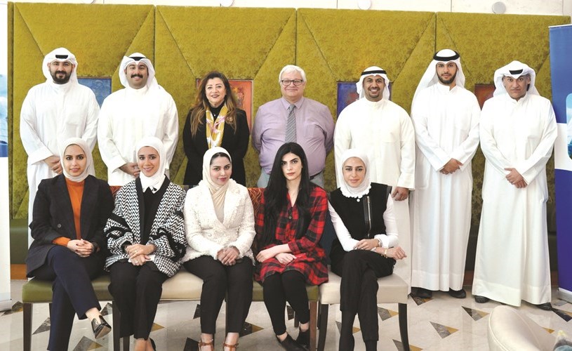 لقطة جماعية للمشاركين في البرنامج﻿