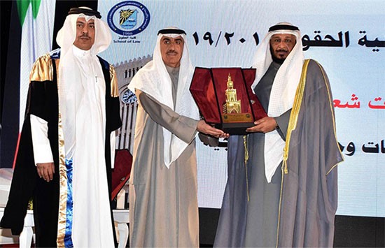 خلال تكريم ممثل سمو رئيس الوزراء وزير الشؤون سعد الخراز 