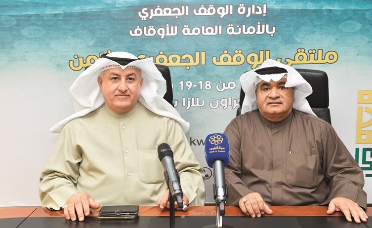 م.أسامة الصايغ وحمزة الأستاذ خلال المؤتمر الصحافي -(متين غوزال)﻿