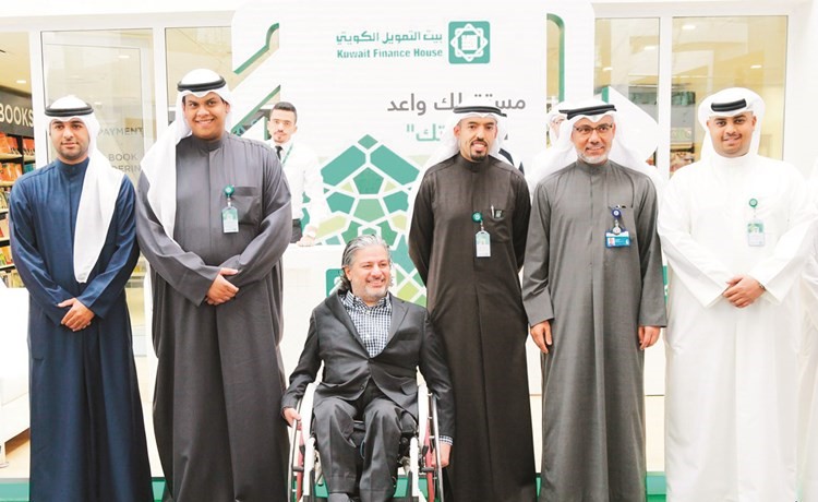 جانب من مشاركة بيتك في المعرض الوظيفي بجامعة الخليج﻿