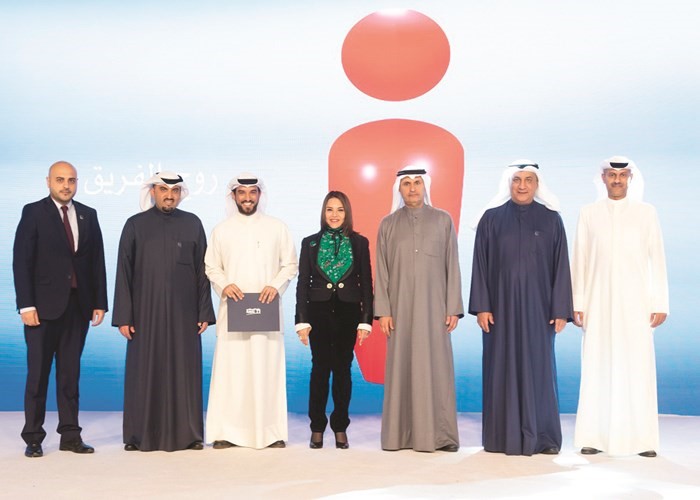 الإدارة التنفيذية تكرم إدارة البحوث التسويقية﻿