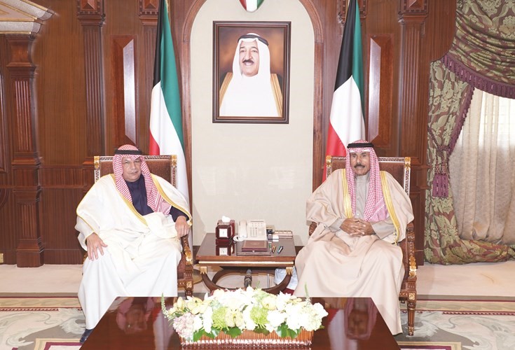 سمو ولي العهد خلال استقباله الشيخ خالد الجراح ﻿