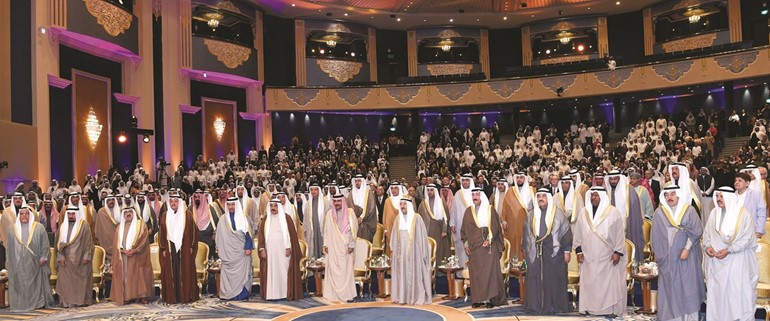 صاحب السمو الأمير الشيخ صباح الأحمد وسمو ولي العهد الشيخ نواف الأحمد والشيخ جابر العبدالله والشيخ فيصل السعود وسمو الشيخ ناصر المحمد وسمو الشيخ جابر المبارك والشيخ علي العبدالله وعيسى الكندري والشيخ د.سالم الجابر والشيخ ناصر صباح الأحمد  ﻿﻿والشيخ دعيج الخليفة والشيخ علي الجابر والشيخ علي الجراح في مقدمة الحضور ﻿