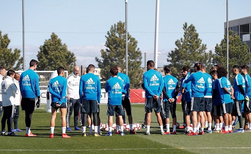 زيدان يقود أول تدريباته مع الريال