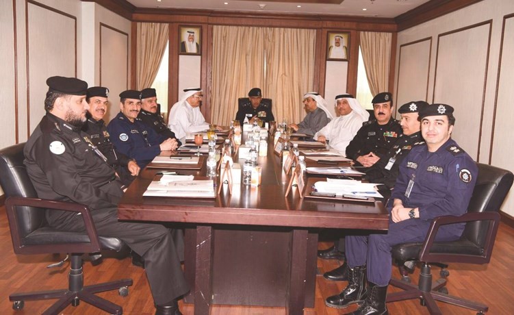 الفريق عصام النهام خلال الاجتماع امس ﻿