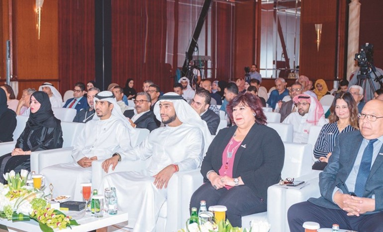 وزيرة الثقافة المصرية د.إيناس عبدالدايم والشيخ عبدالله الشرقي في مقدمة الحضور خلال منتدى الفجيرة الثقافي الثاني﻿