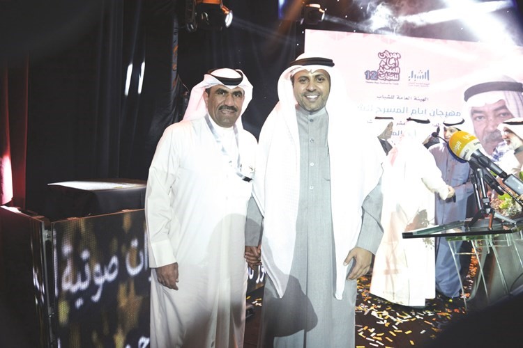 الأنباء مع وزير الإعلام ووزير الدولة لشؤون الشباب محمد ناصر الجبري﻿